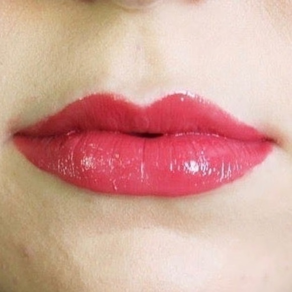 Essence "Make A Statement" lip gloss - Picture 7 of 9